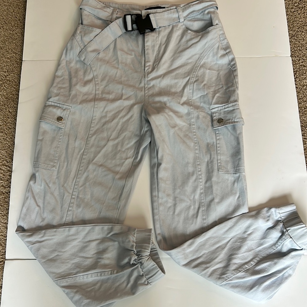 Forever21 Women’s Light gray cargo joggers